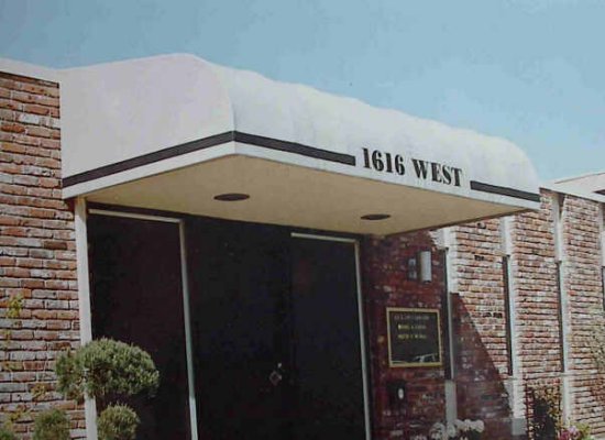 custom graphics,awnings for business,commercial awning