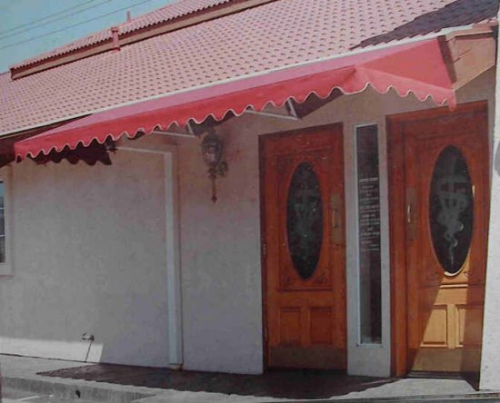 retractables,awnings for business,commercial awning